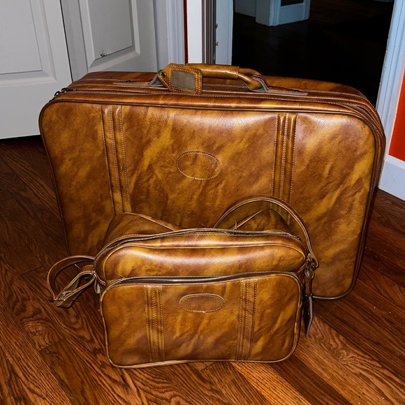 Vintage 60s-70s Brown Leather Carry All Suitcase (can bundle with smaller one) - Picture 2 of 14